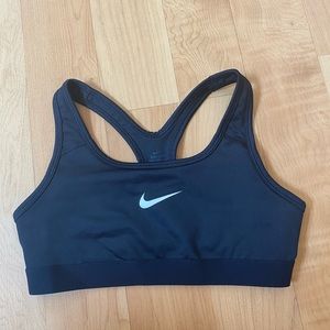 Nike sport bra (Girls Large)